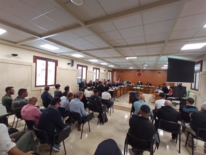 Los acusados, durante el juicio.