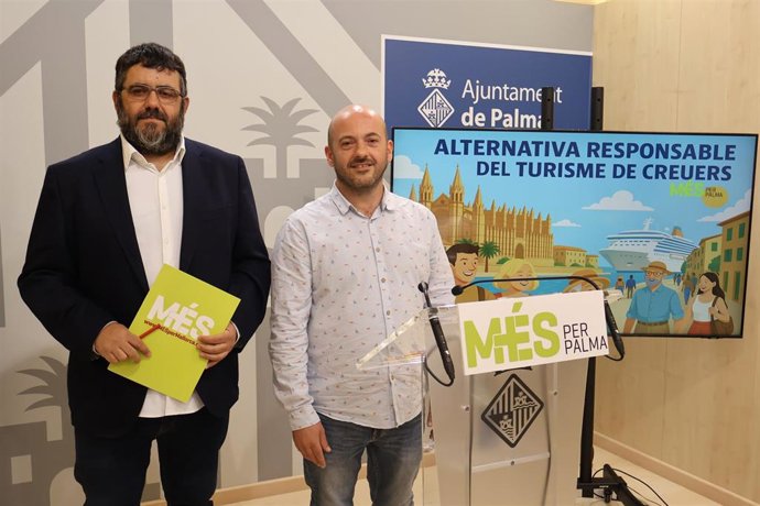 El diputado de Sumar Més, Vicenç Vidal, y el regidor de MÉS per Palma, Miquel Àngel Contreras, en rueda de prensa.