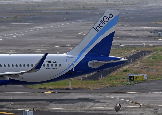 Archivo - Un avión de la aerolínea IndiGo en el aeropuerto de Bombay, en India (archivo)