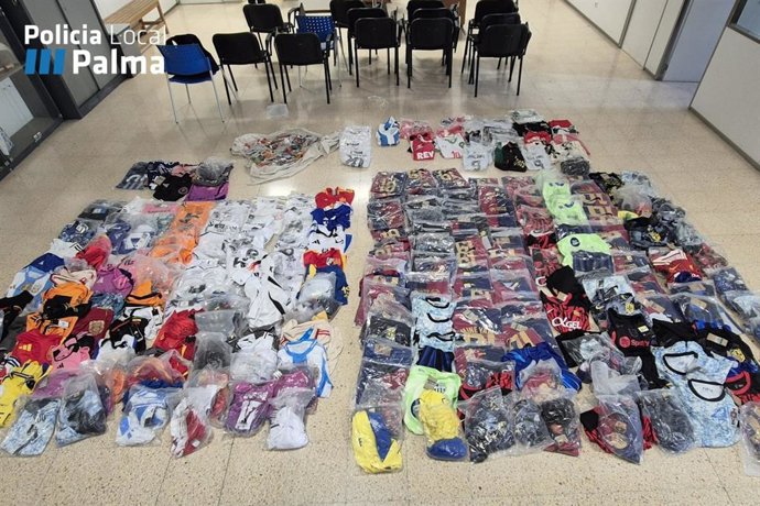 La Policía Local interviene 345 prendas falsificadas