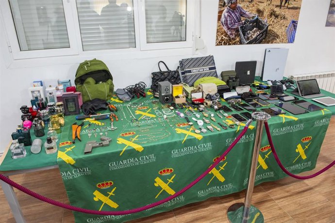Objetos aprehendidos por la Guardia Civil en la operación 'Humbert'.