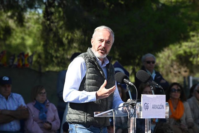 Archivo - El presidente del PP de Aragón, Jorge Azcón, interviene durante el acto del Día del Afiliado del PP de Aragón, en el Parque de Atracciones de Zaragoza, a 28 de septiembre de 2024, en Zaragoza, Aragón (España).