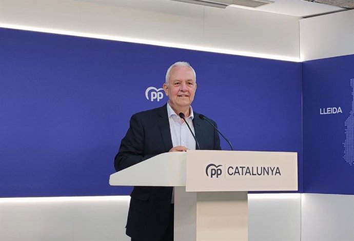 El secretario general del PP catalán, Santi Rodríguez, en rueda de prensa.