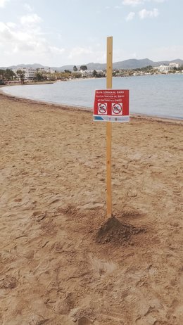 Playa cerrada al baño en Sant Antoni, Ibiza