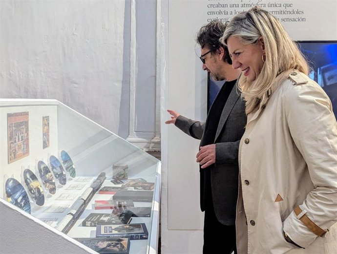 Carbajal y Martín en la visita a la exposición sobre Agatha Christie que se puede ver en la sala de Las Francesas.