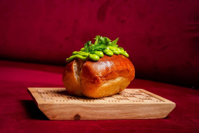 Claveles y gastronomía castiza: vuelve la Verbena de San REDsidro a Radisson RED Madrid