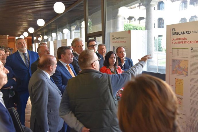 Gago, durante su visita a la exposición.