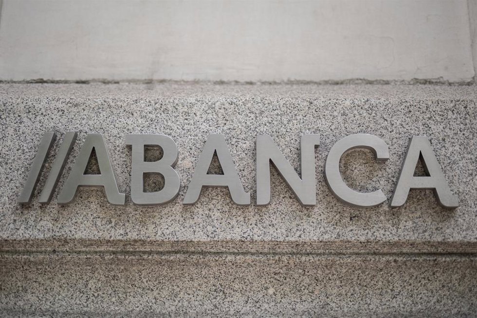 Archivo - Una de las oficinas de Abanca, a 6 de junio de 2024, en Madrid (España). El Consejo de Gobierno del Banco Central Europeo (BCE) ha decidido hoy  bajar los tipos de interés en 25 puntos básicos, de forma que la tasa de referencia para sus opera