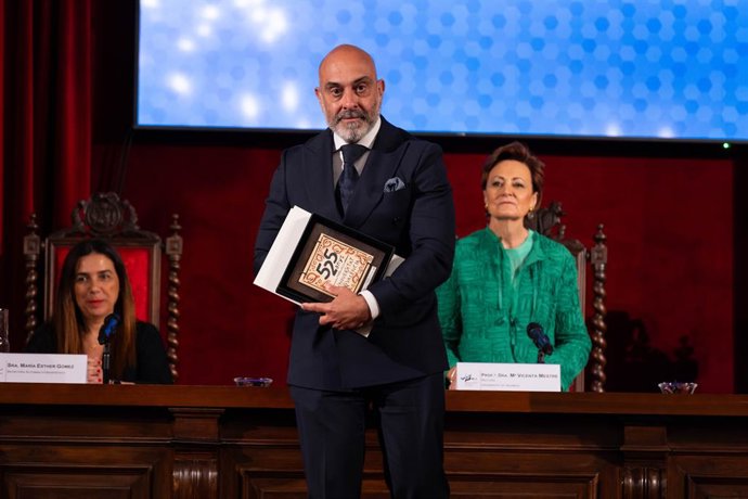 Degà Icav en la recollida del premi