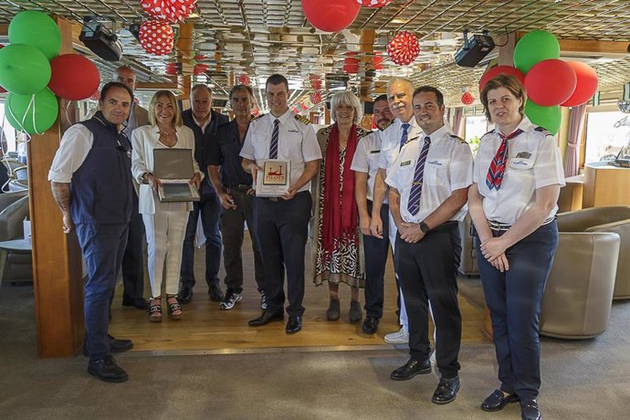 La presidenta de la Autoridad Portuaria de la Bahía de Cádiz, Teófila Martínez, en el acto de celebración de los 20 años del crucero 'La Belle de Cadix'