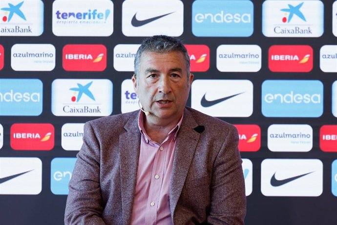 El seleccionador español femenino de baloncesto, Miguel Méndez, durante la rueda de prensa en la que ha ofrecido la lista del próximo Eurobasket 2025.