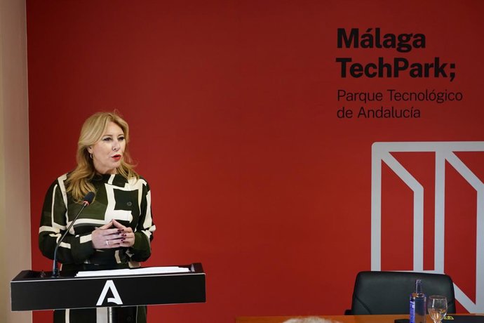 A ministra regional de Economia, Finanças e Fundos Europeus da Andaluzia e porta-voz do governo regional da Andaluzia, Carolina España.