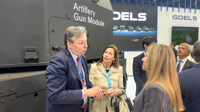 La alcaldesa de Zaragoza, Natalia Chueca, en la Feria Internacional de Defensa y Seguridad de España (Feindef), en Madrid