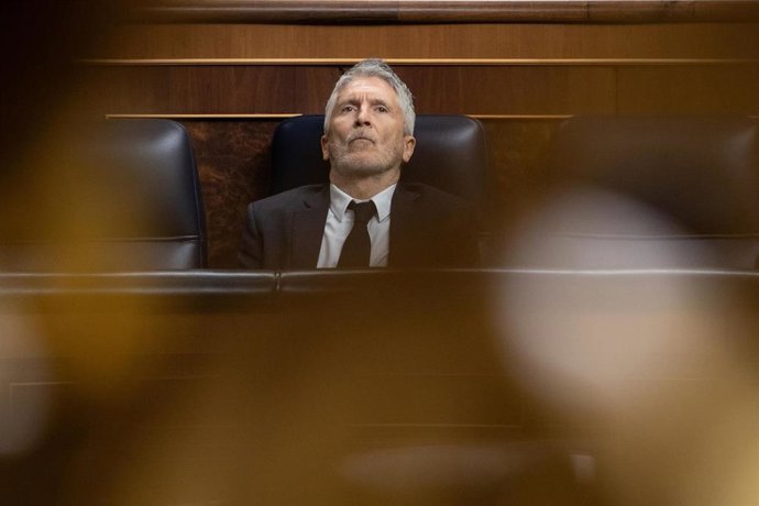 El ministro de Interior, Fernando Grande-Marlaska, durante una sesión de control al Gobierno, en el Congreso de los Diputados, a 7 de mayo de 2025, en Madrid (España). 