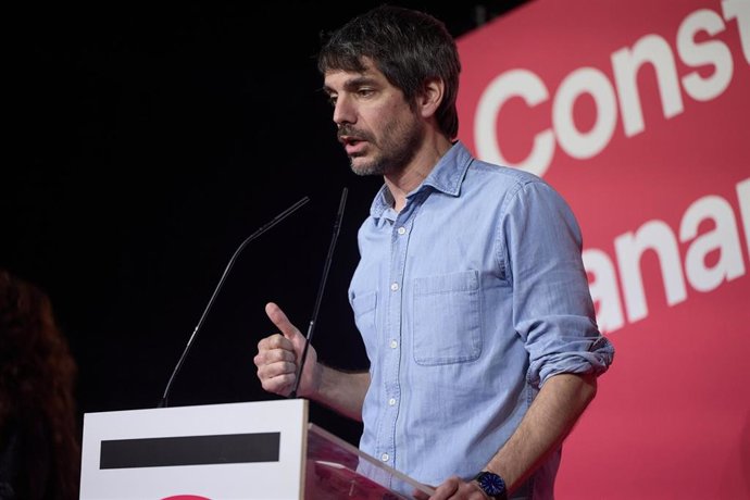 Archivo - El ministro de Cultura, Ernest Urtasun, durante la clausura de la Asamblea Estatal de Sumar, en el Teatro Alcázar, a 30 de marzo de 2025, en Madrid (España). 