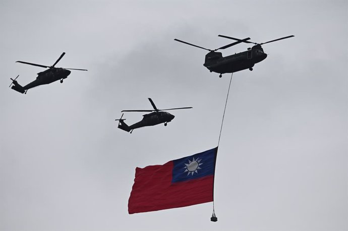 Archivo - Imagen de archivo de varios helicópteros del Ejército de Taiwán.
