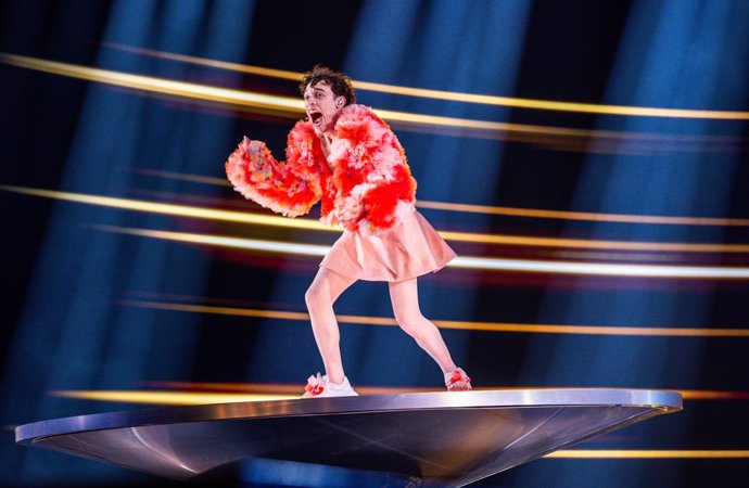 Archivo - 10 May 2024, Sweden, Malmo: Nemo from Switzerland performs "The Code" on stage during the first rehearsal for the final of the Eurovision Song Contest (ESC) 2024, in the Malmo Arena. The motto of the world's biggest singing competition is "Unite