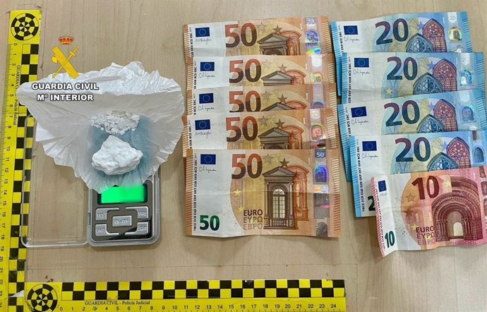 Droga y dinero incautados por la Guardia Civil en Navalmoral