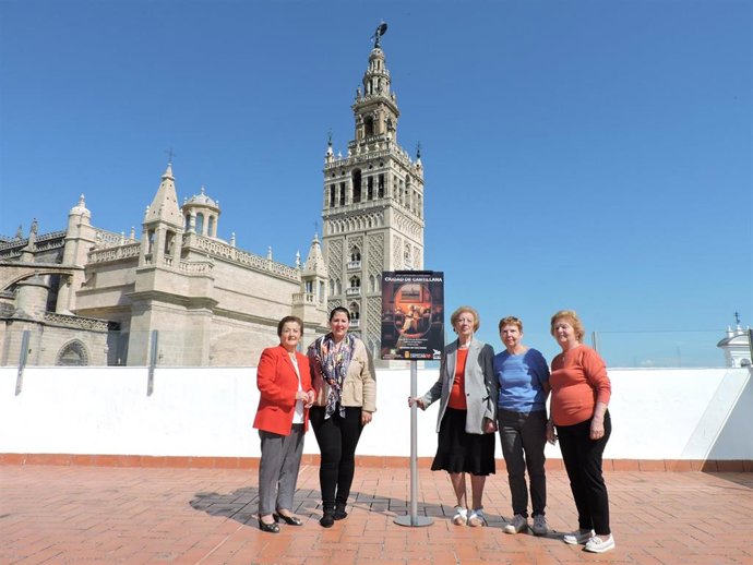 Presentación del cartel del XXX concurso de poesía narrativa de la Asociación de Mujeres de Cantillana, en la Casa de la Provincia de Sevilla.
