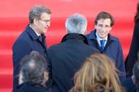 Almeida arropa a Feijóo y le describe como "la única alternativa para devolver la confianza al país y sus instituciones"