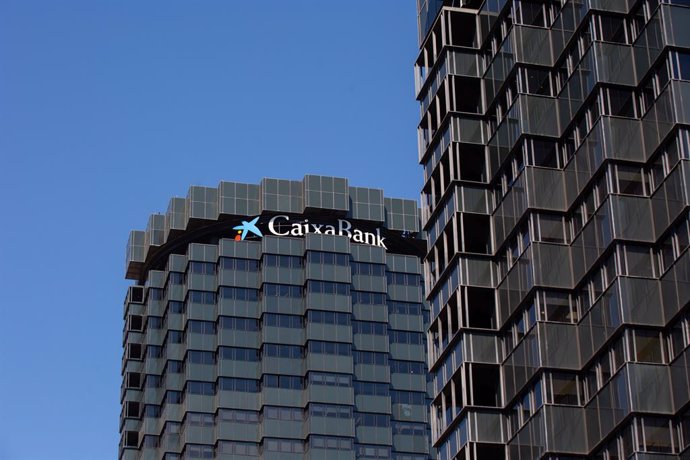 Archivo - Fachada de la sede de CaixaBank en la Avenida Diagonal de Barcelona, a 11 de julio de 2022, en Barcelona, Cataluña (España).
