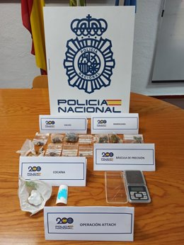 Droga y dinero incautados al demantelar un domicilio desde donde se menudeaba con droga.
