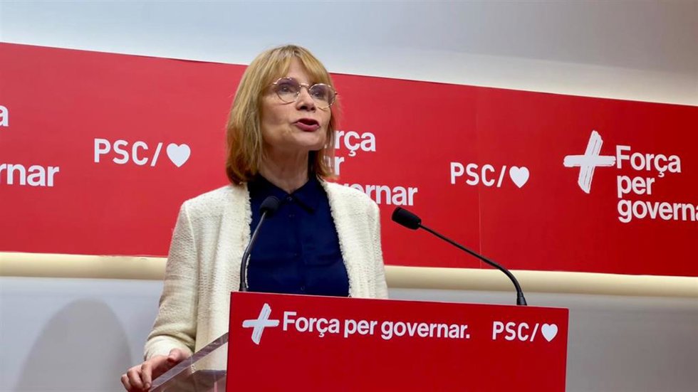 La viceprimera secretaria y portavoz del PSC, Llusa Moret, en una rueda de prensa desde la sede del partido