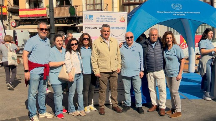 La enfermería toledana sale a la calle para difundir la ciencia del cuidado en el Día Internacional de las Enfermeras