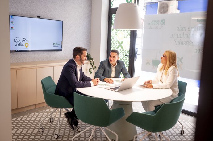 Archivo - Arxiu - Caixa Popular facilita el pagament amb Bizum en tendes físiques i online amb nous TPV intel·ligents