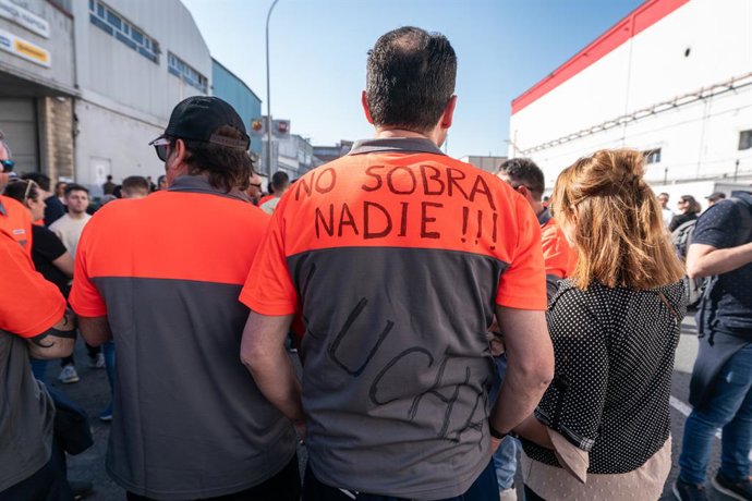 Archivo - Manifestación de la plantilla de Bridgestone en una jornada de huelga por el ERE