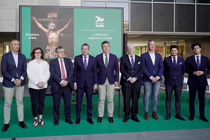 Firma de colaboración en el desplazamiento de dos bandas de música sevillanas a la procesión del Cachorro en Roma.