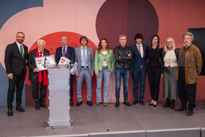 Foto de familia y patronos Akram Loubad Foundation