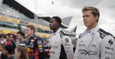 Foto: Brad Pitt, junto a Fernando Alonso y Carlos Sainz en el tráiler de F1 La película