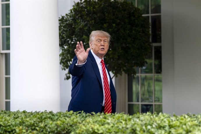 May 8, 2025, Washington, District Of Columbia, USA: United States President Donald J Trump speaks with reporters outside the West Wing of the White House in Washington, DC, US, on Thursday, May 8, 2025