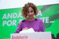 Montero espera que "se investigue" la "filtración" de mensajes de Sánchez que "nunca tenían que haber visto la luz"