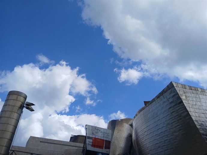 Nubes y claros en Bilbao