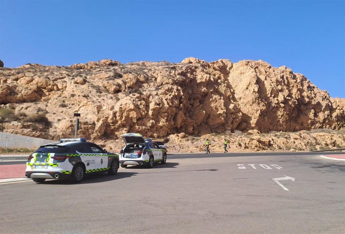 Archivo - Un dispositivo de tráfico de la Guardia Civil.