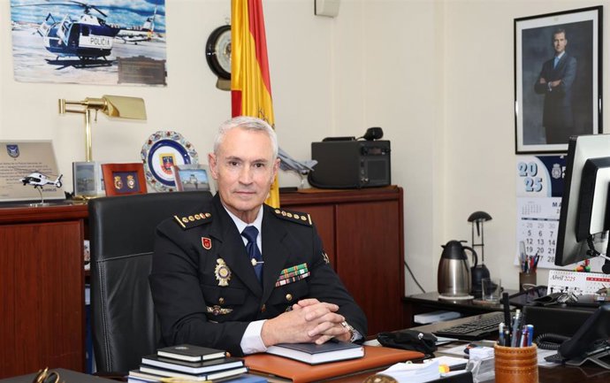 El ministro del Interior, Fernando Grande-Marlaska, ha nombrado al comisario principal Pedro Prieto Poveda nuevo jefe de la División de Operaciones y Transformación Digital de la Policía Nacional.