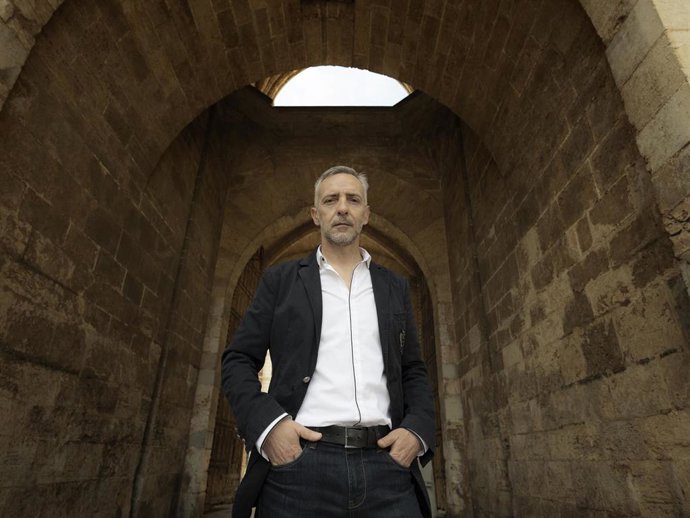 Archivo - El escritor Javier Alandes en València