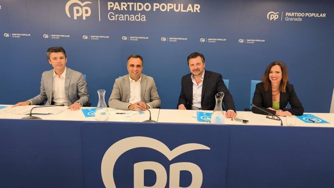 De izquierda a derecha, Jorge Saavedra, Francis Rodríguez, Toni Martín y Rocío Díaz, en el comité ejecutivo provincial del PP de Granada