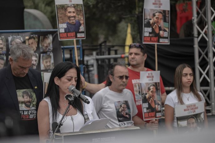 Carteles del rehén israelí-estadounidense Edan Alexander 