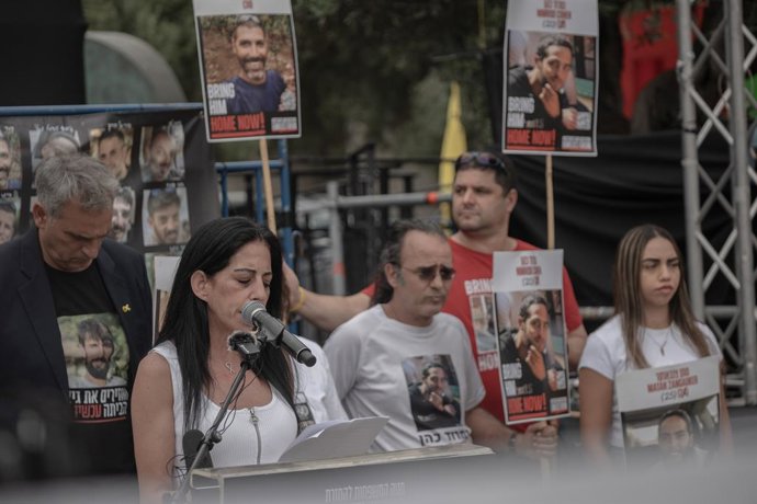 11 de maio de 2025, Tel Aviv, Tel Aviv, Israel: Famílias de reféns em Gaza ainda realizam protesto na praça dos reféns em Tel Aviv para recuperar seus entes queridos