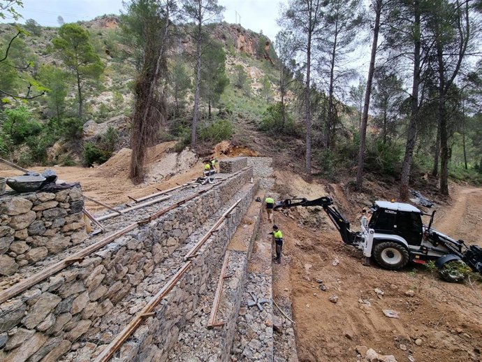 Trabajos de emergencia para la mejora de la presa de La Fuensanta.