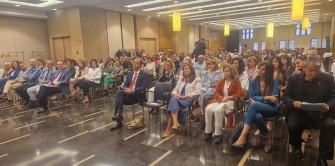 El consejero de Sanidad, José Luis Bancalero, destaca la especialización de la profesión enfermera