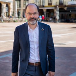 José Luis Urraca anuncia su candidatura a la reelección como secretario general del PSOE Torrelavega
