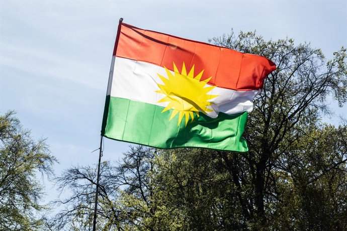 1º de maio de 2025, Copenhague, Dinamarca: A bandeira do Curdistão vista durante a celebração do Dia Internacional dos Trabalhadores, também chamado de Dia do Trabalho, em Fælledparken.