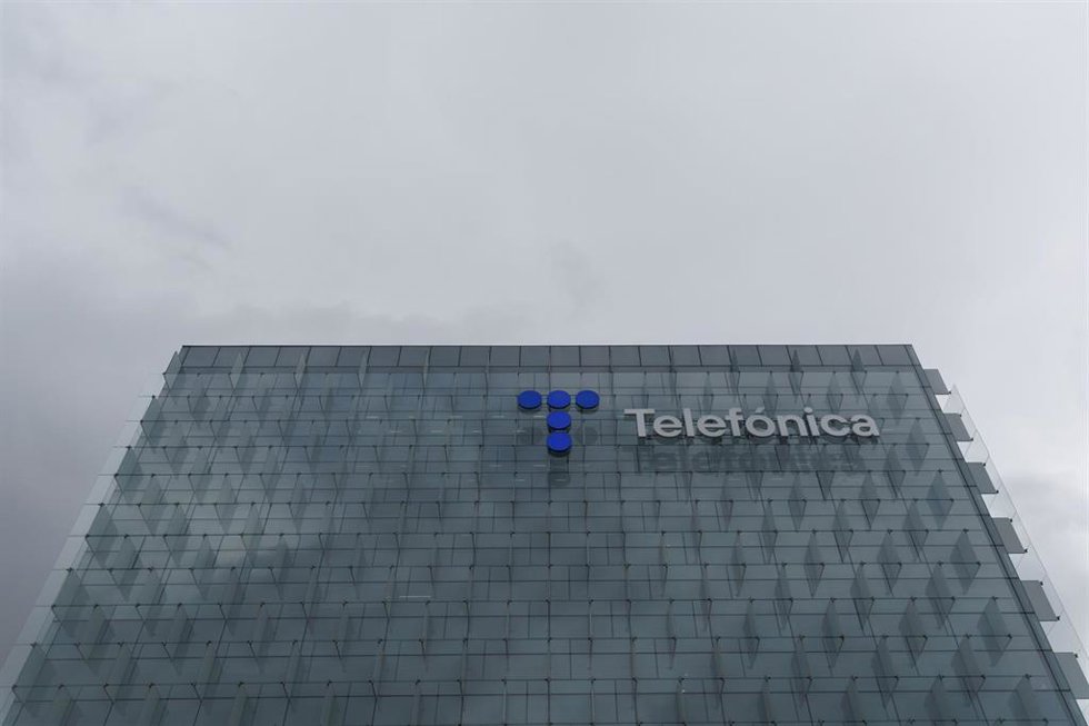 Archivo - Fachada de la sede de Telefónica, a 6 de marzo de 2023, en Madrid (España).