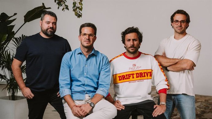 De izda a derecha:  Los fundadores de Shakers, Adrian de Pedro, CPO; Héctor Mata, CEO; Nicolás de Luis, COO y Jaime Castillo, CRO