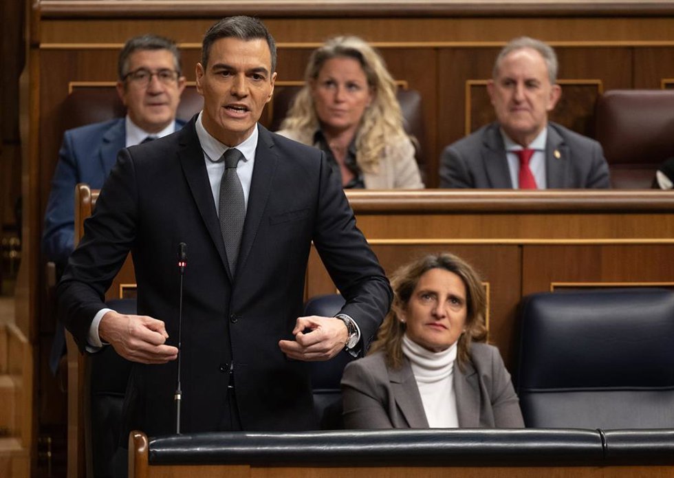 Archivo - El presidente del Gobierno, Pedro Sánchez, interviene durante una sesión de control al Gobierno