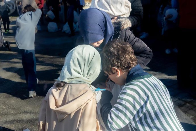 Archivo - Una familia en la Cañada Real. 